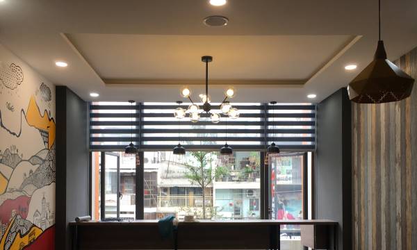 Rèm cầu vồng nhà hàng quận 4